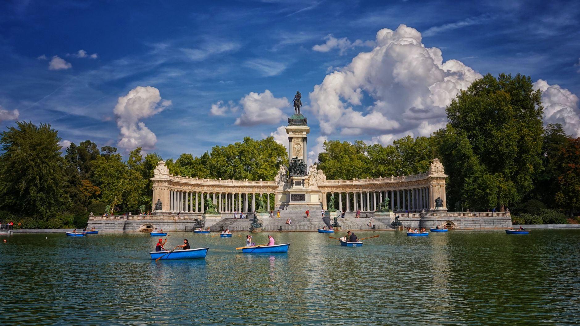 Discover the Joy of a Boat Ride at Retiro Park