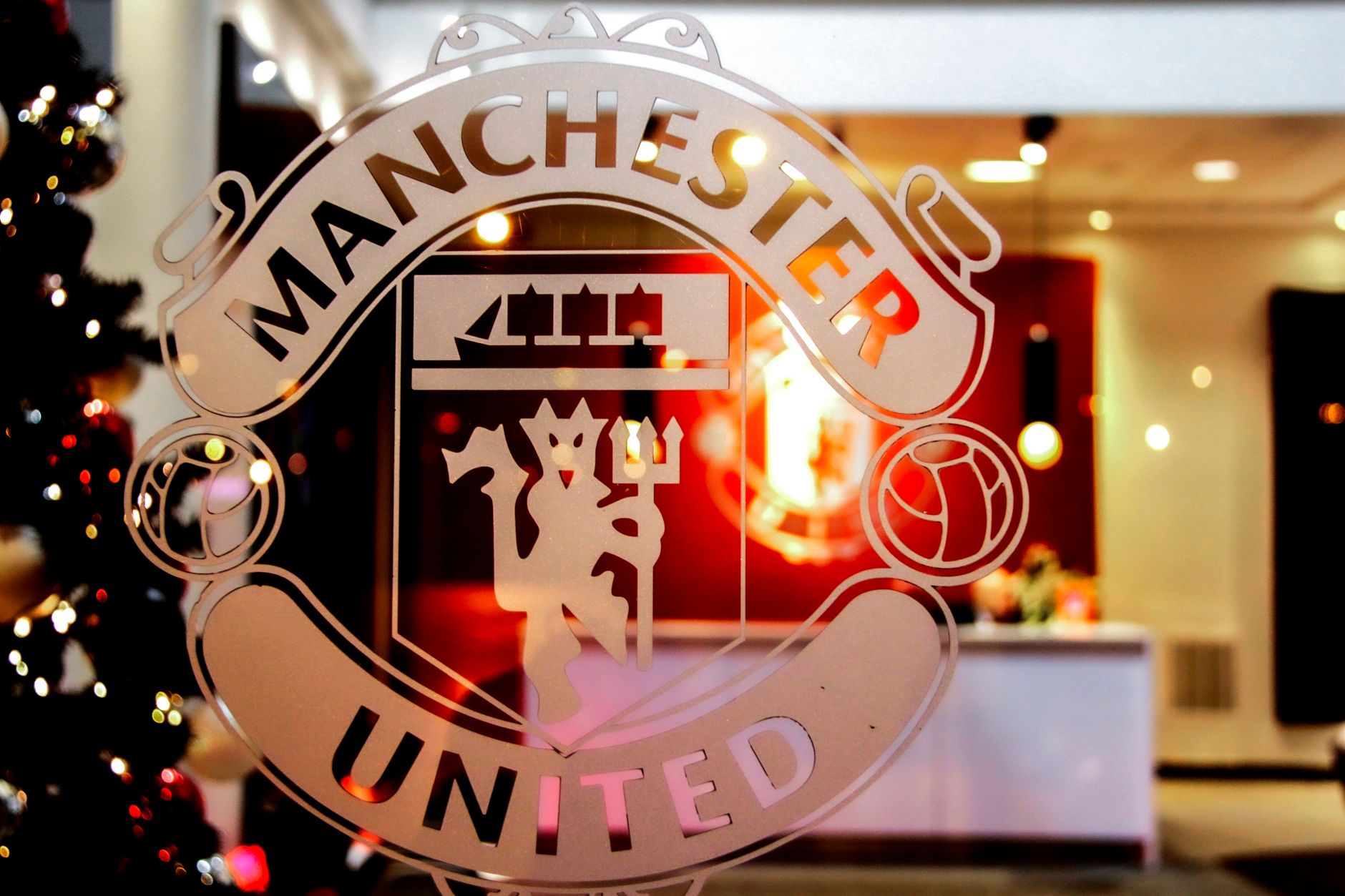 Manchester United prodigy makes a smart decision on future