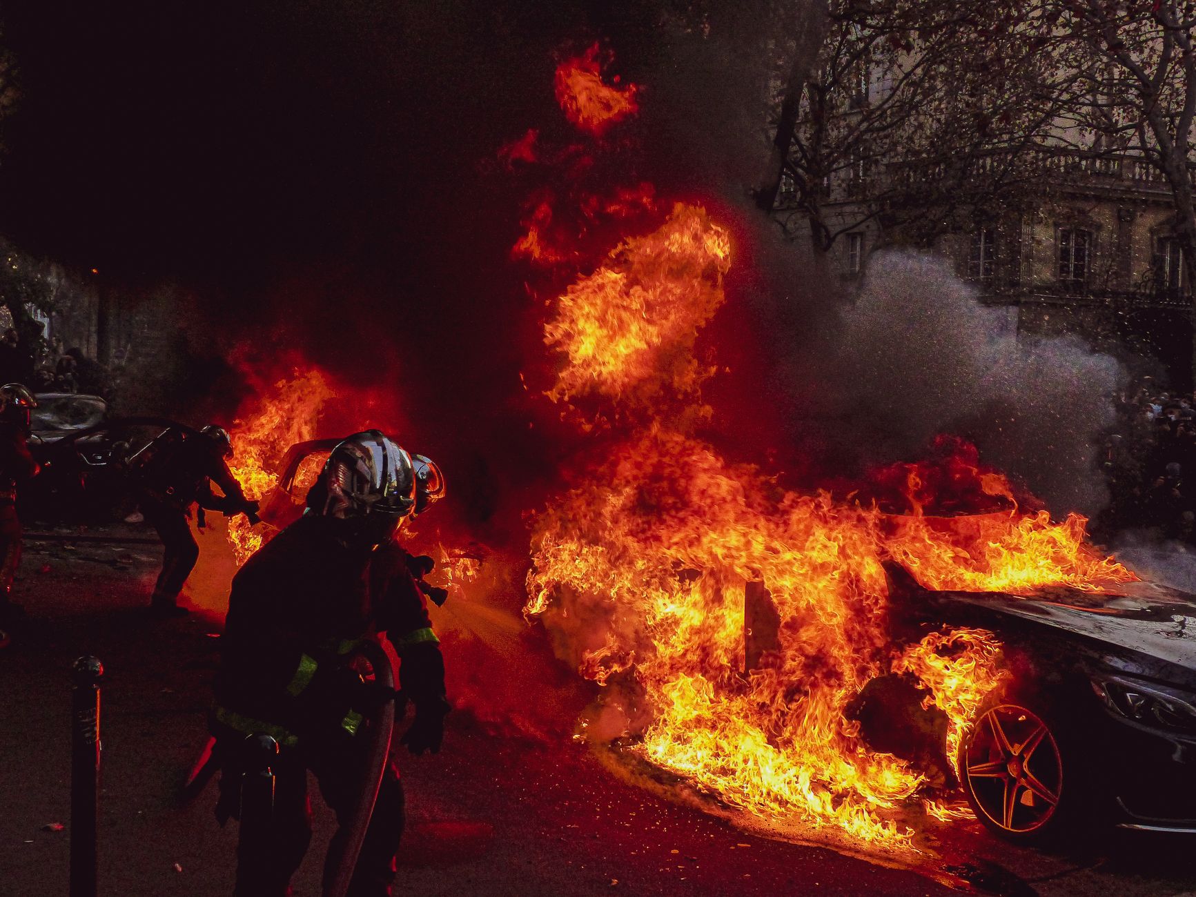 France violence looting: The Worst Crisis Unfolding Now